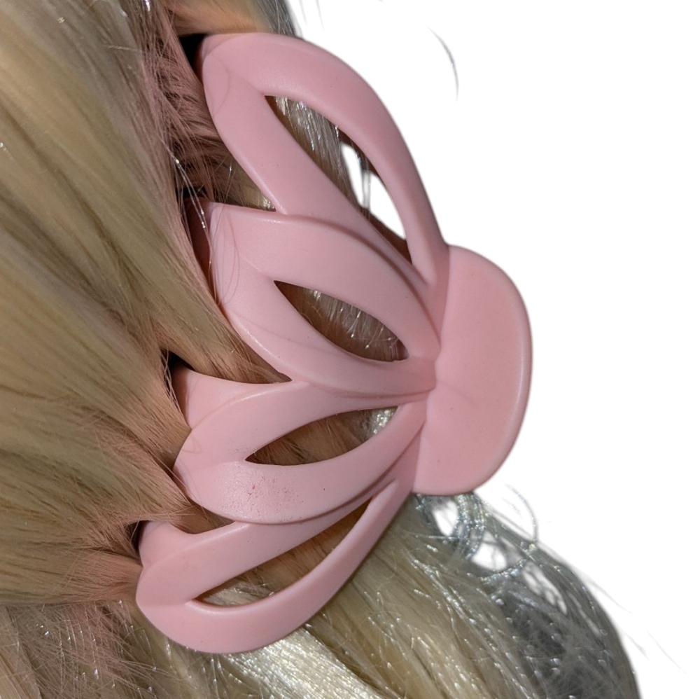 🍁 3/ $15 Boutique Claw Clip